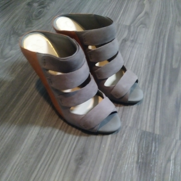 Sandals - Picture 4 of 4